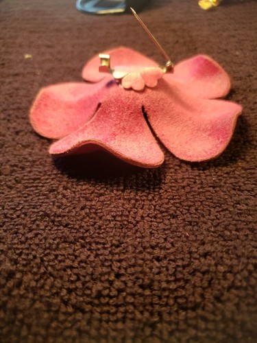 Flower Brooch Statement Red Leather W/ Pink Center Pre-owned 3 1/2" D - Picture 7 of 9