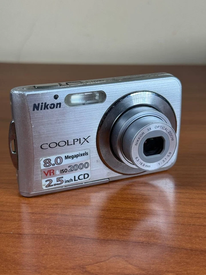 Nikon Coolpix S210 Fotocamera Digitale 8 MP Zoom 3X - Con Batteria e Caricatore - Immagine 2 di 4