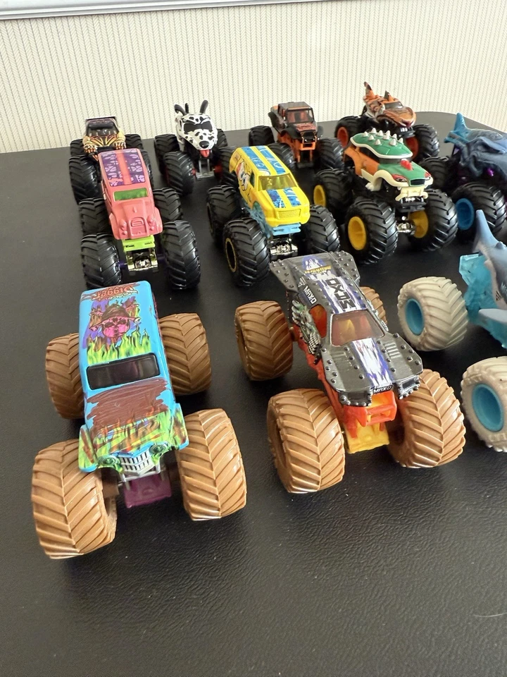 Lot of 12 Hot Wheels Monster Trucks Monster Jam Tiger Shark SpongeBob Mutt - Image 3 of 4