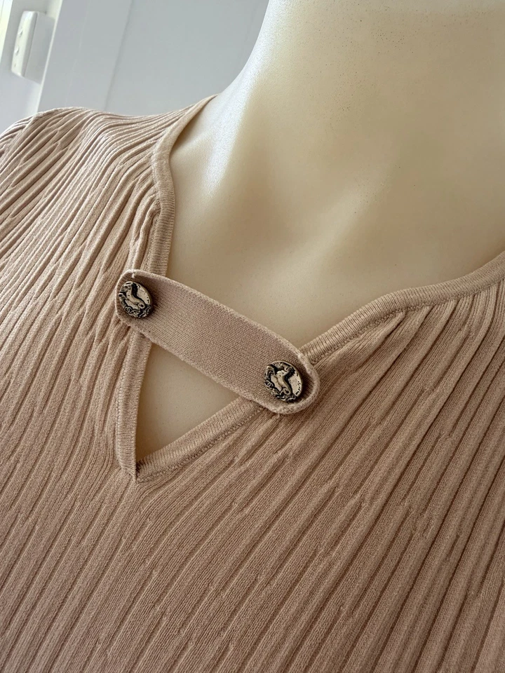 Chanel Mujer Rosa Neutro Manga Corta Top con Botones Dorados Talla 36 Excelente Foto 3 de 4