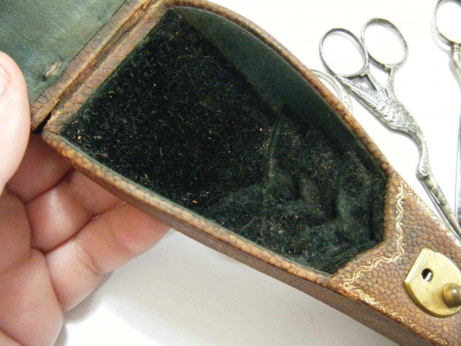 Victorian Leather Case & 4 Embroidery Needlepoint Scissors J.A Henckels Germany