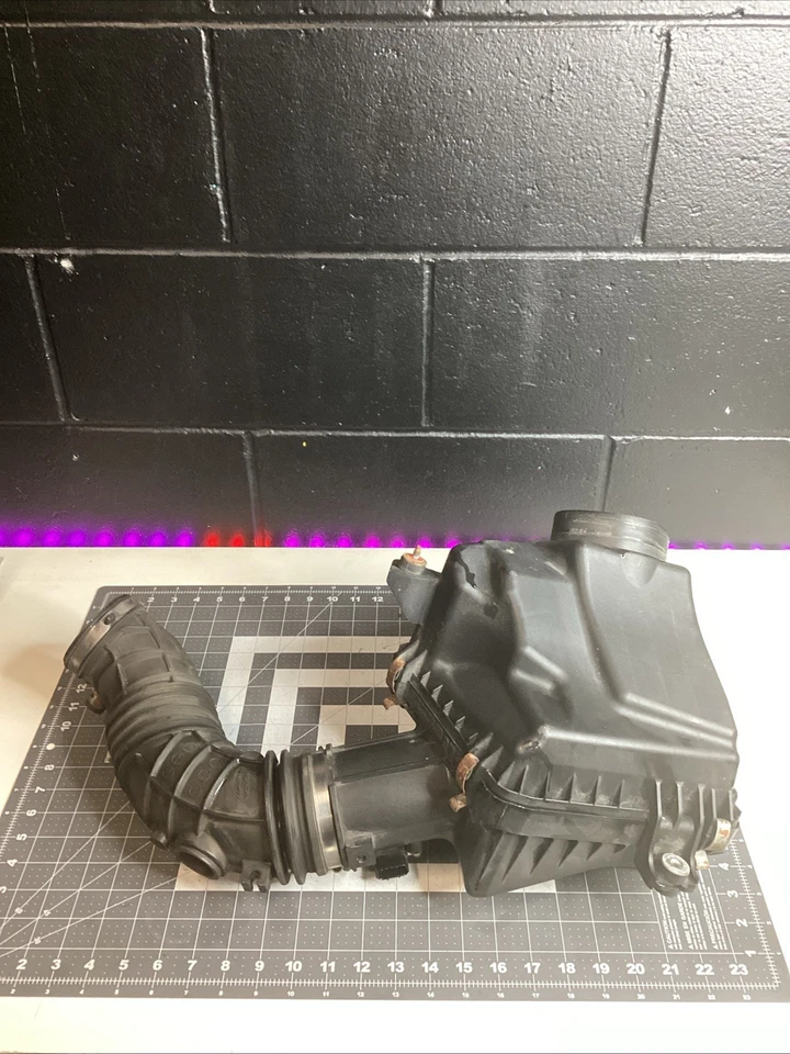 2009-2014 Acura Tsx 2.4L Air Intake Cleaner Filter Box - Image 3 of 4