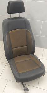 BMW 1 / E81 / SITZ Fahrersitz / vorne links / STOFF braun (M1673)