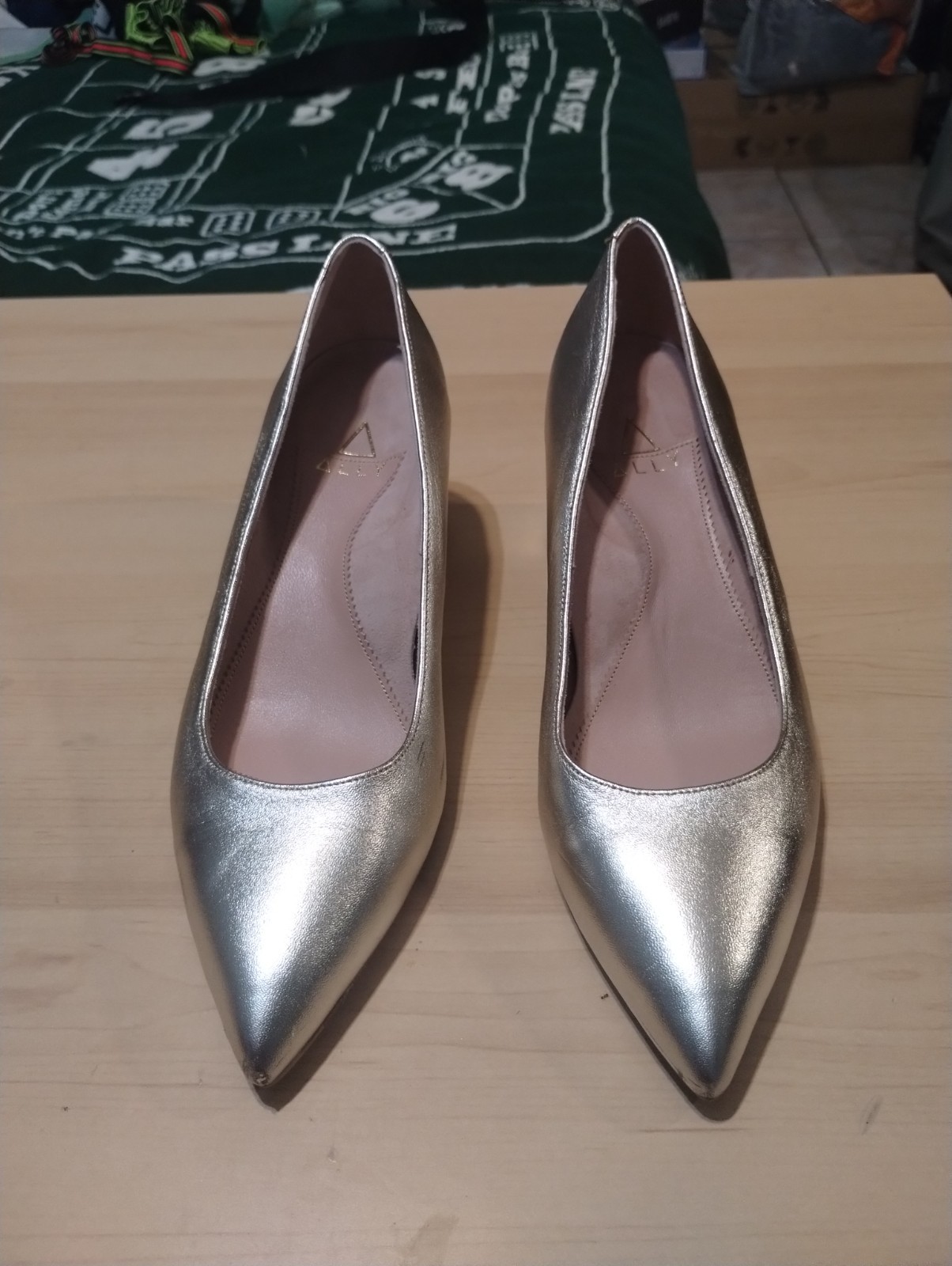 Ally Gold Metallic Leather Lower Block Heel Wedding Shoes Festive SZ US 9 / 39.5