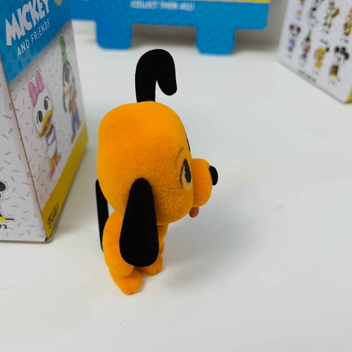 Funko Disney Mystery Minis: Mickey y sus amigos 1/72 flocado Plutón - Imagen 3 de 4