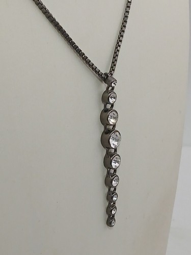 FOSSIL Tono Gunmetal 18 en Caja Cadena Cristales Transparentes Colgante Collar - Imagen 7 de 9