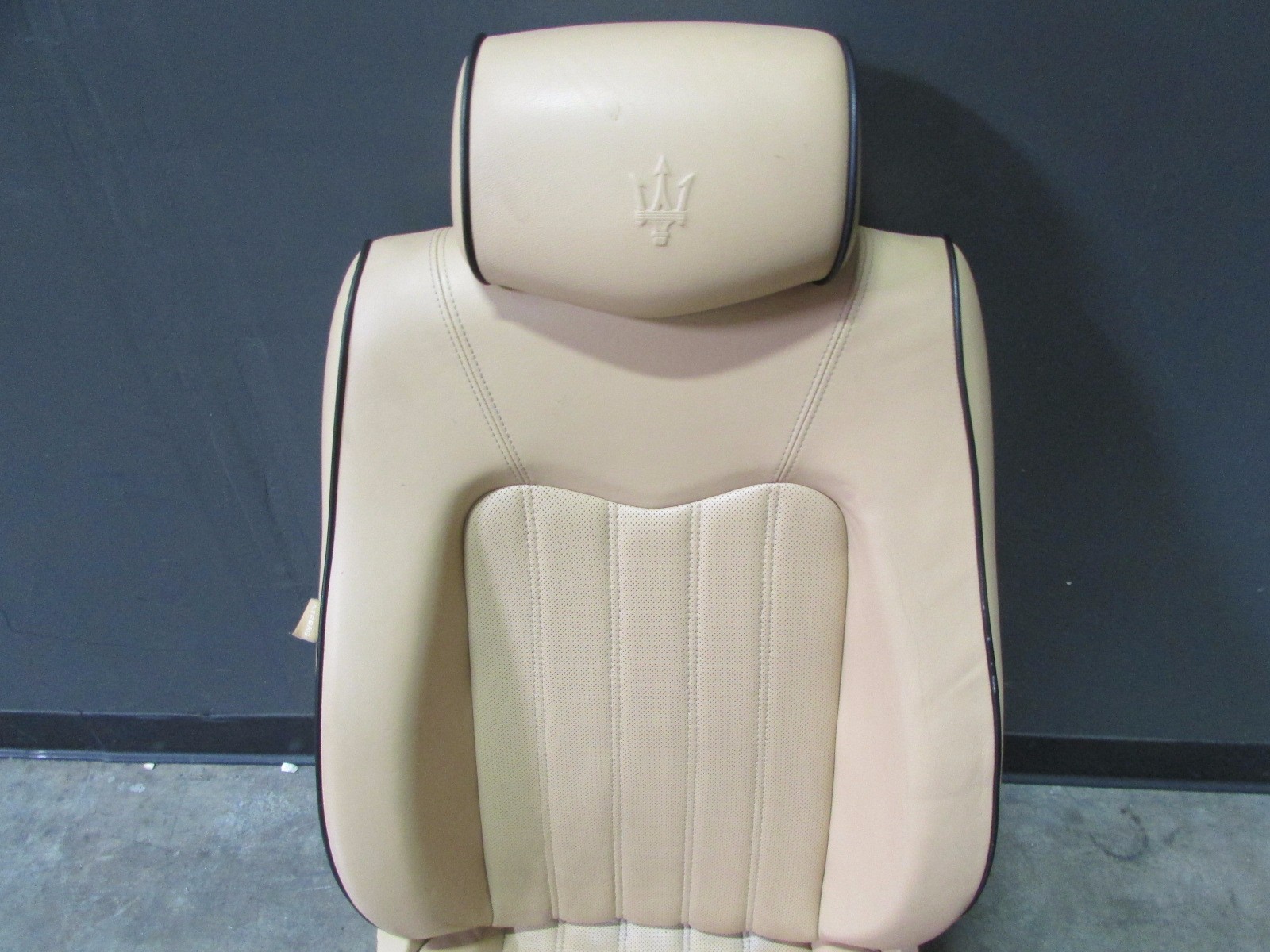 Maserati Quattroporte, RH, Right Front Seat, w/ Table, Beige, Used