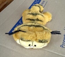 Vintage 1978-1981 Garfield Fun Farm Dakin Plush Laying Down Cat 8