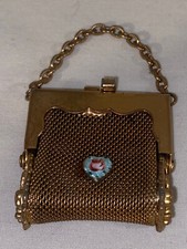 VINTAGE MINI 1.75" GOLD MESH COIN/JEWELRY PURSE HOLDER W/PAINTED FLOWER IN HEART