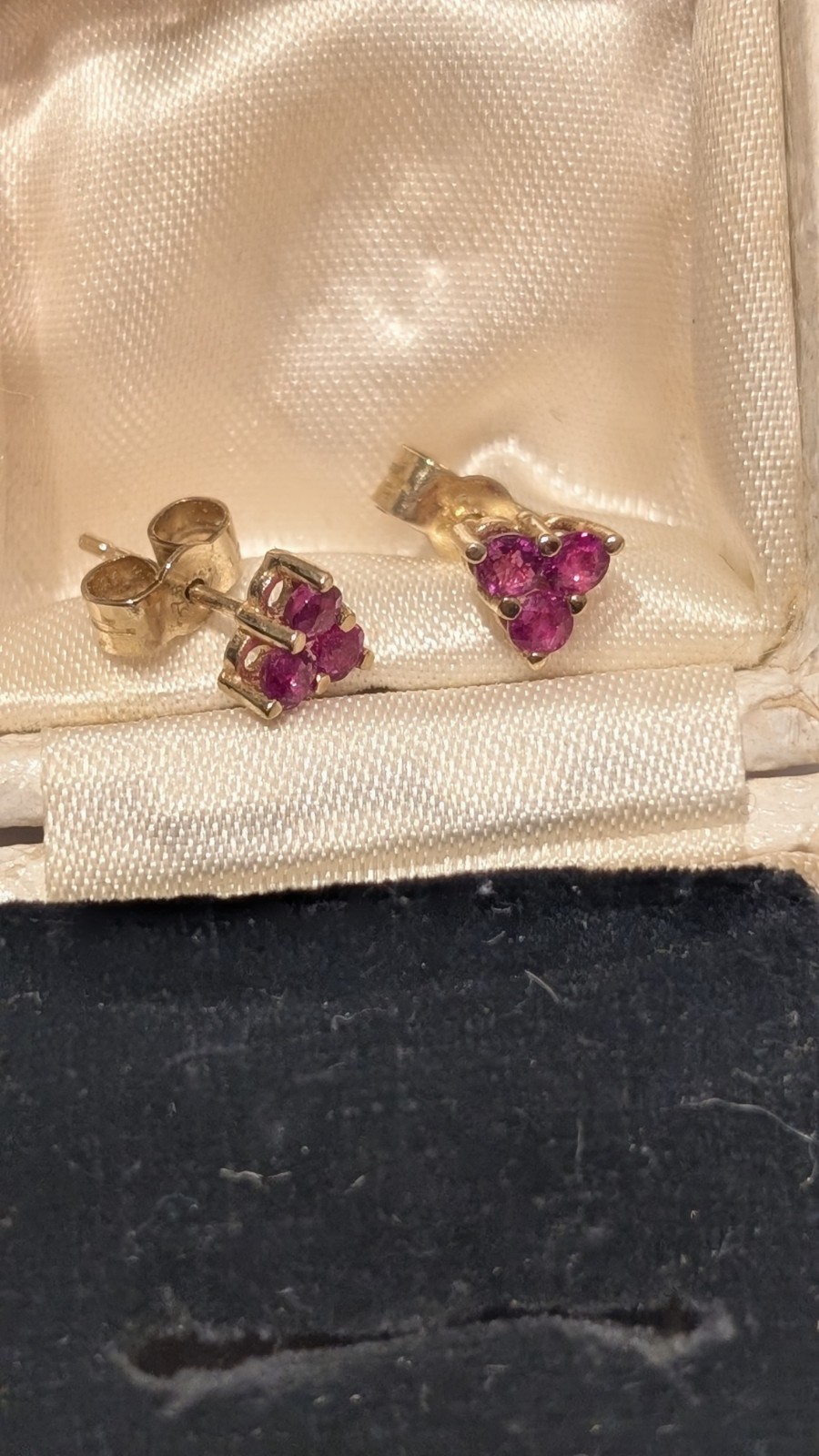 9ct Yellow  gold Ruby triangle Cluster Stud Earri… - image 5