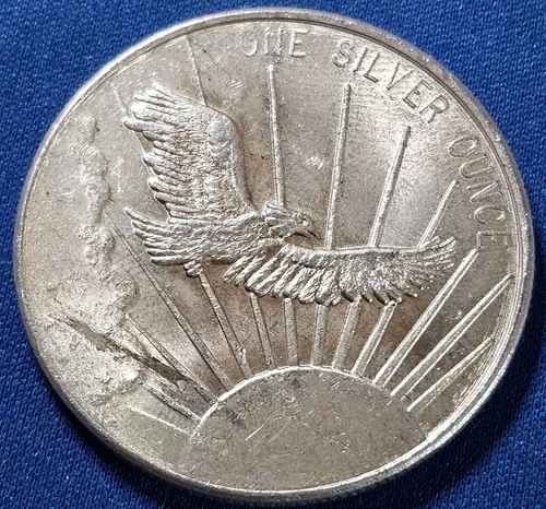 A Vintage South East Refining Inc Panama City FLA 1 oz .999 Fine Silver Round