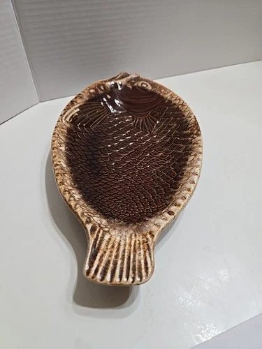 MCCOY OR HULL Brown Drip House And Garden Fish Plate