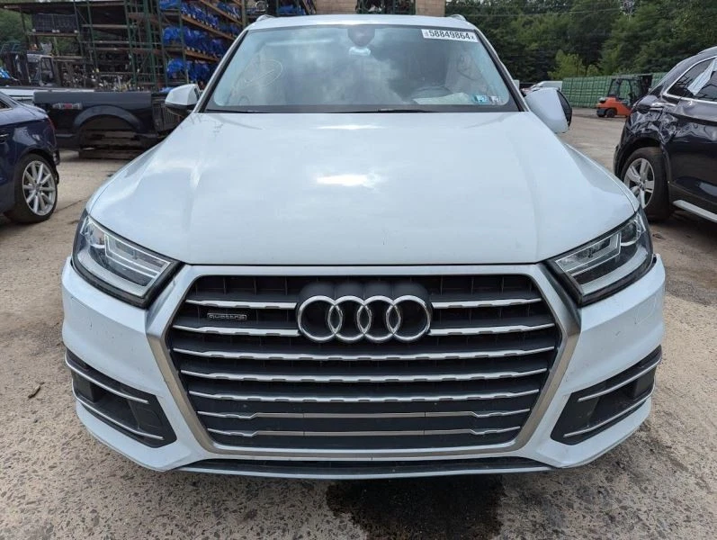 Audi Q7 2018 cámara montada en el parabrisas Foto 3 de 4