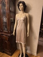 vtg 70s VASSARETTE BEIGE NYLON LACE BUST full slip nightgown size 32 L