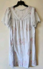 Komar Vintage Robe Pale Blue Pink Floral Size Large with a Snap front