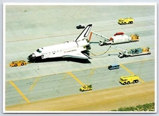 Postcard NASA Space Shuttle Challenger Ground Crew Post Landing Procedures FI.10