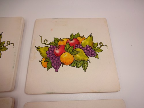 Juego de 4 posavasos vintage de arenisca y corcho frutas uvas peras manzanas Taiwán - Imagen 3 de 7