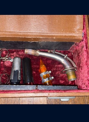 Vintage The Indiana By Martin Elkhart Alto Saxophone & Case Low