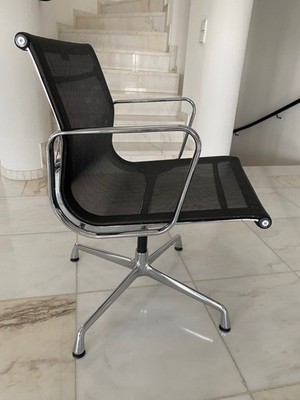 Charles Eames Aluminium Desk Chairs EA108 von Vitra
