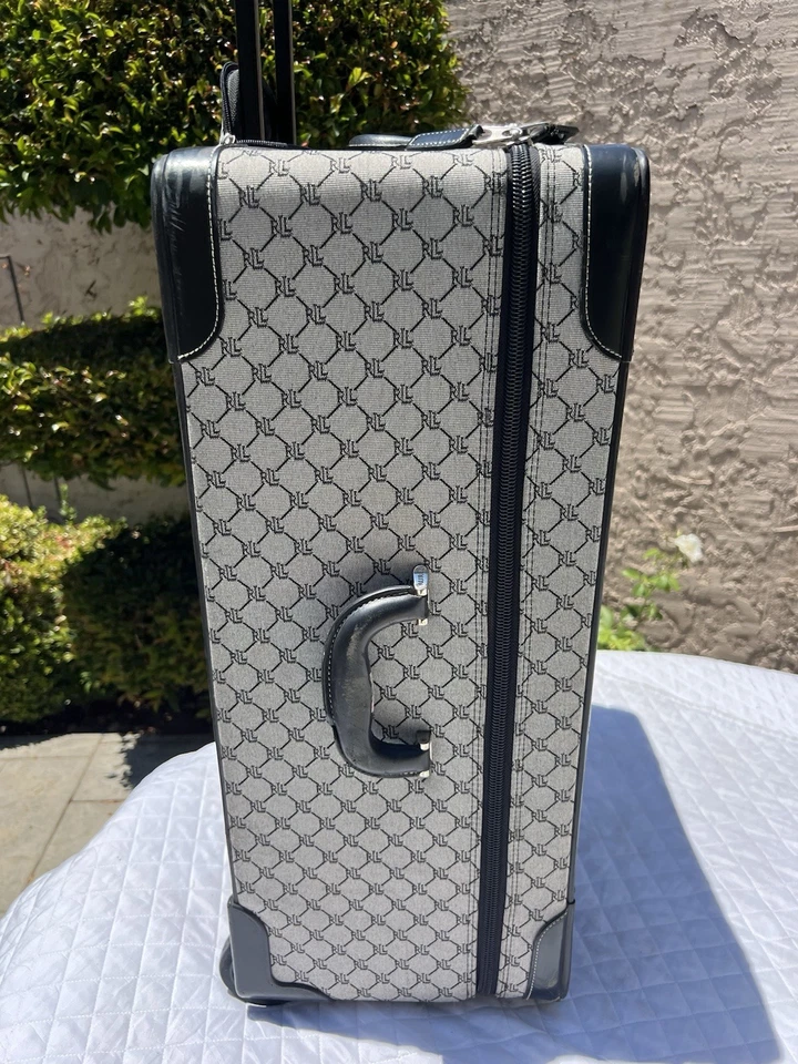 "Maleta enrollable Lauren Ralph Lauren 26"" jacquard monograma gris lona cuero" Foto 4 de 4