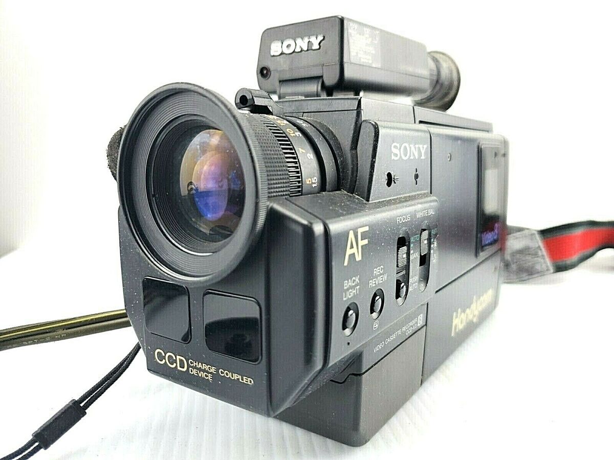 VINTAGE SONY CCD-V3 HANDYCAM VIDEO 8 CAMERA RECORDER W/ CASE VINTAGE SONY CCD-V3 HANDYCAM VIDEO 8 CAMERA RECORDER W/ CASE