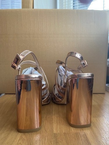 SANDALI DONNA NUOVO LOOK ORO ROSA CINTURINO TACCO A BLOCCO MISURA 8 UK - Foto 4 di 4