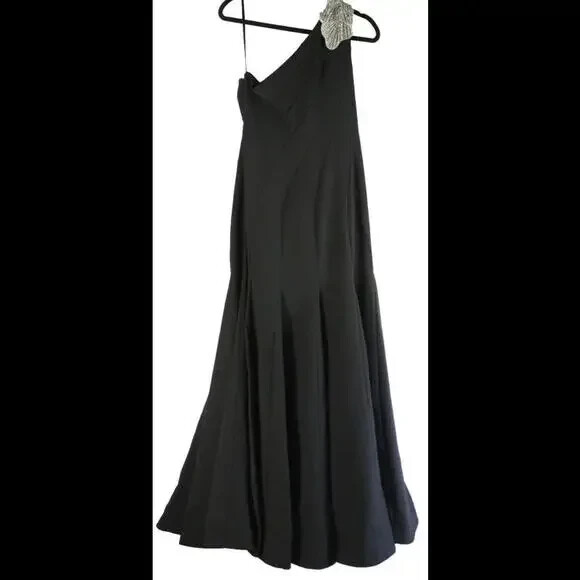 NEW, Mac Duggal Seamed Crepe One-Shoulder Gown in Black Sz 8