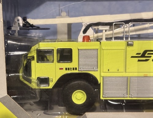 OshKosh Striker 3000 Airport Main Battle 6X6 Fire Truck Green 1:48 DIECAST Truck - Picture 5 of 12