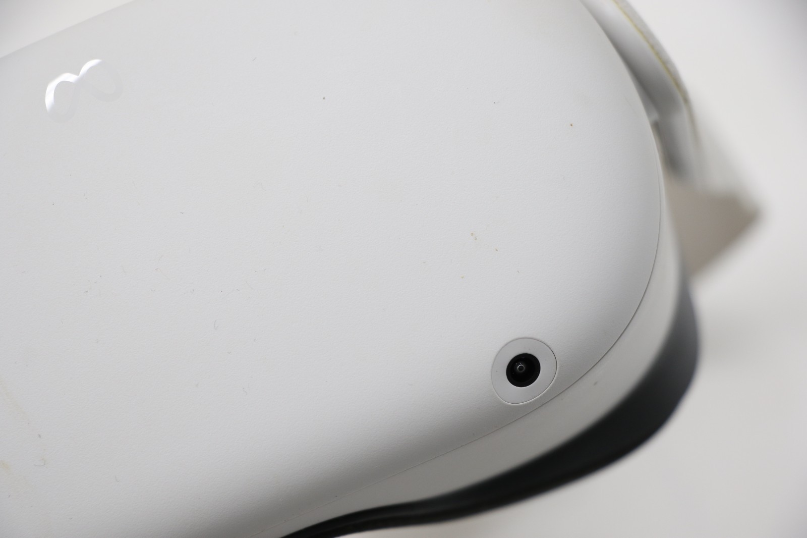 Oculus Quest 128GB Advanced All-in-One Virtual Reality VR Headset Set - White