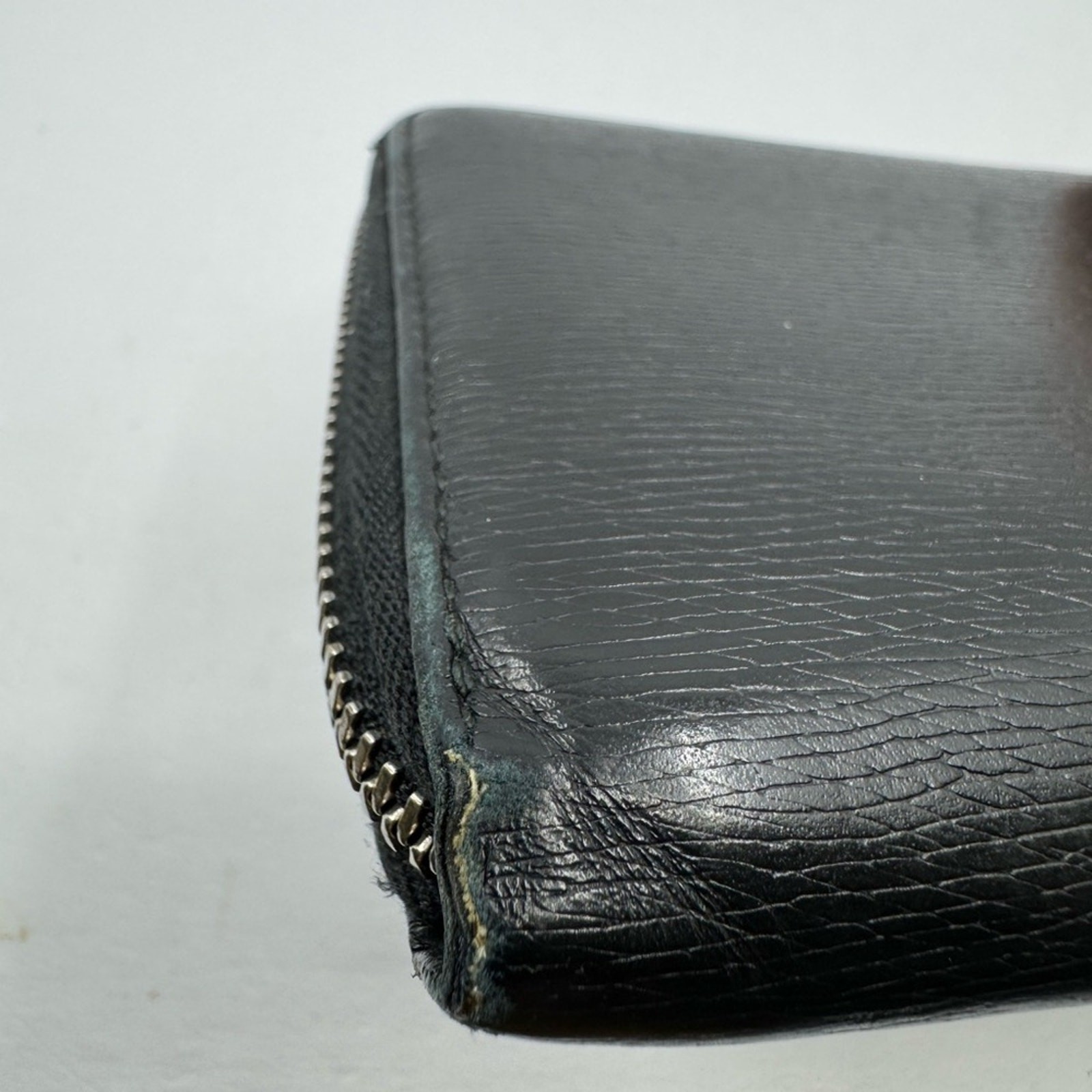 Gucci Interlocking Zip Around Leather Wallet 22948 - image 10