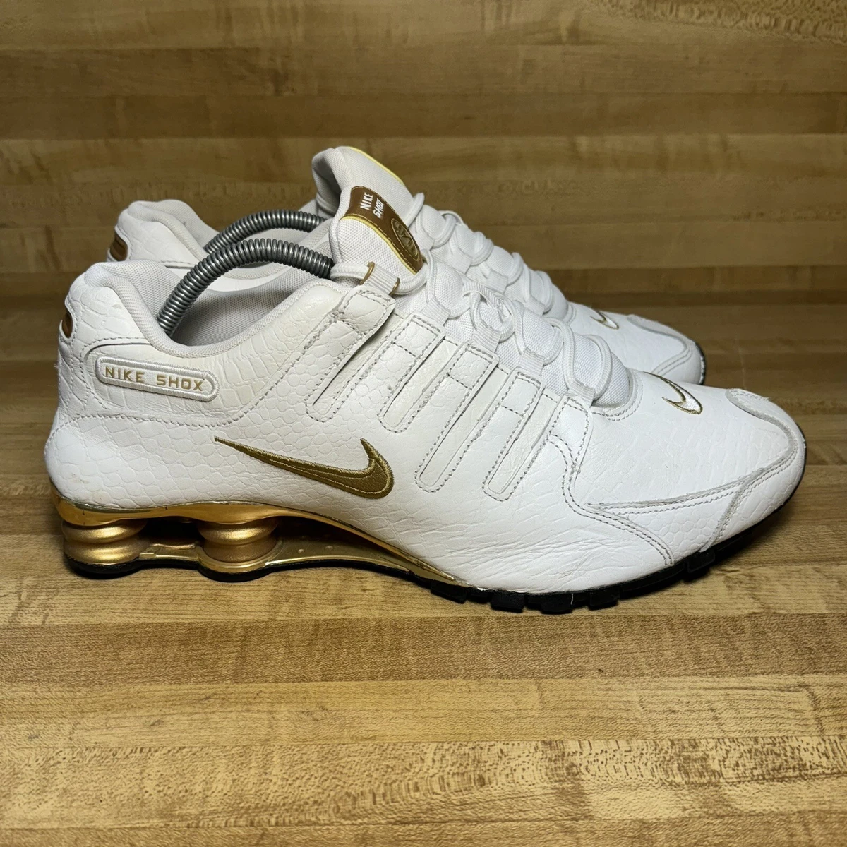 Nike shox hotsell nz gold