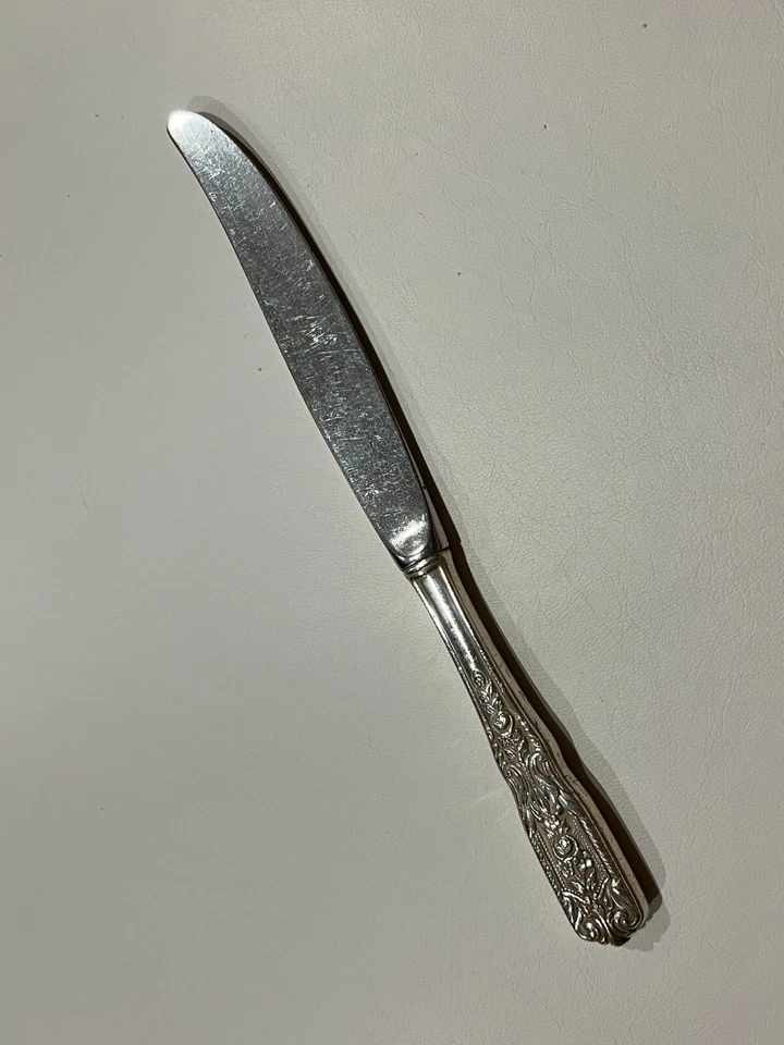 Cuchillo de cena Westmorland con mango de plata esterlina Milburn Rose, vintage, 9" de largo Foto 2 de 4
