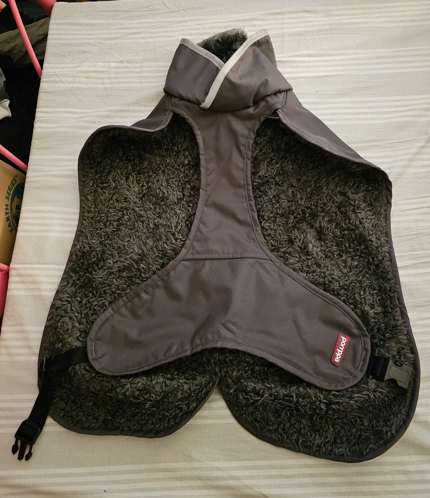Manteau Perus Pomppa pour chiens contre le froid et la pluie fine des balades