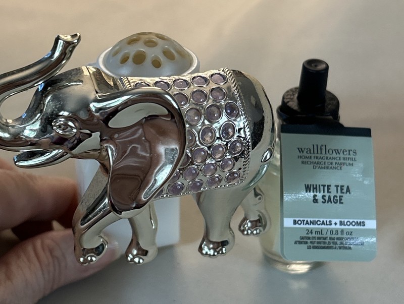 Bath & Body Works Elephant Night Light Wallflower Plug In With Refill-Tea & Sage