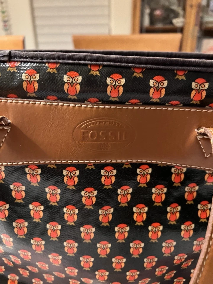 Bolso de Mano FOSSIL Estampado de Búho en Lona Recubierta Negra Usado en Excelente Condición Foto 2 de 4