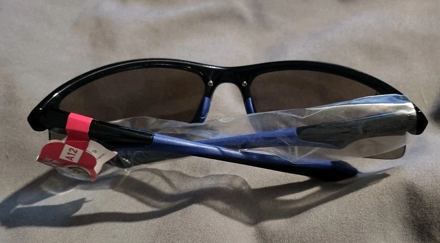 Pugs Unisex Sunglasses Model A12 Black & Blue Decentered Lens UV400 NEW W Tags - Image 4 of 4