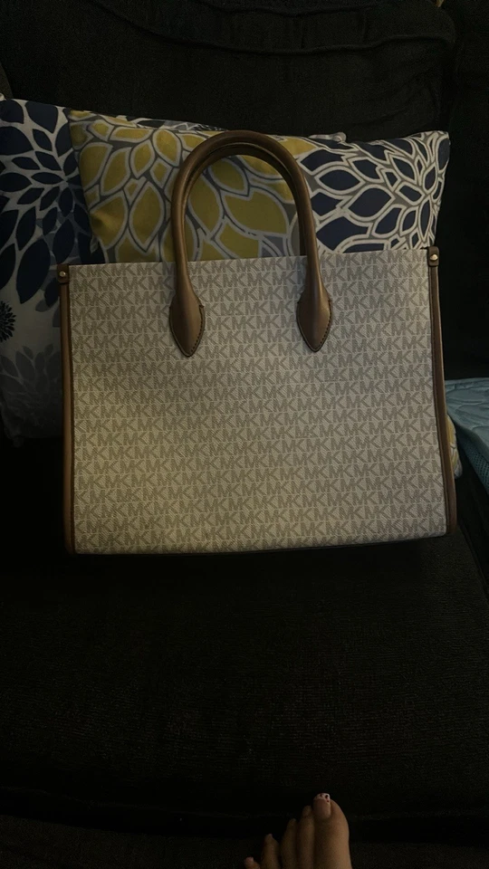 Bolso de Mano Michael Kors Para Mujer Marrón y Beige Estampado de Firma Foto 4 de 4