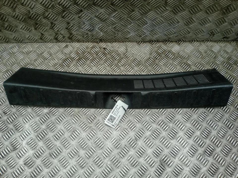 MITSUBISHI OUTLANDER BOOT LOCK COVER TRIM PANEL 7240A135 MK3 2015 - 2018 — 第 4/4 张图片