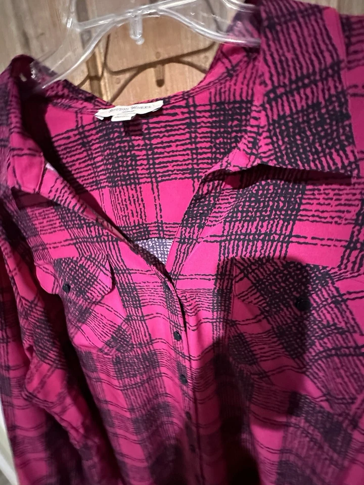 Blusa Studio Works para mujer talla 3X negra rosa a cuadros bolsillos abotonados Foto 3 de 4