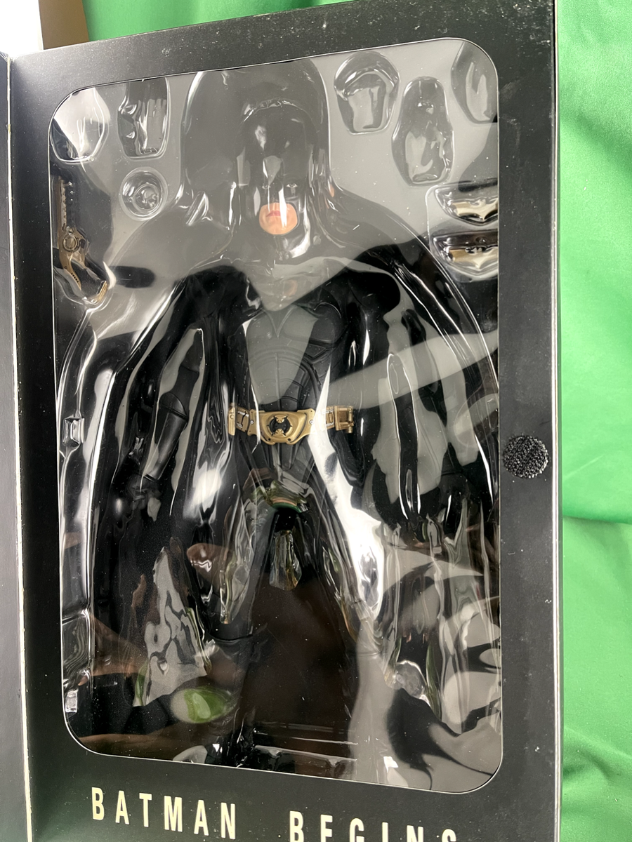 Hot Toys MMS13 Batman - Batman Begins 1/6 Scale Action Figure