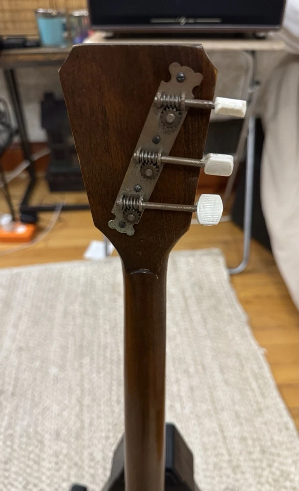 Instrumento musical de tres cuerdas Balalaika ruso de colección era soviética hecho en la URSS Foto 3 de 4