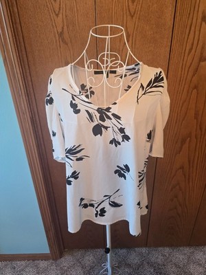 Cynthia Steffe Women Floral Blouse Size M   Short fluffy Sleeve Elegant Blk&Wht