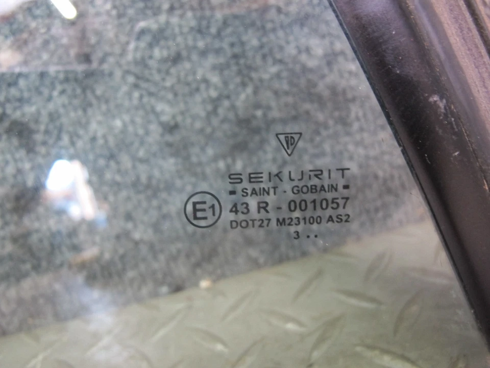 PORSCHE 911 CARRERA 996 1999-2005 CONVERTIBLE CUARTO TRASERO DERECHO VENTANA CRISTAL Foto 3 de 4