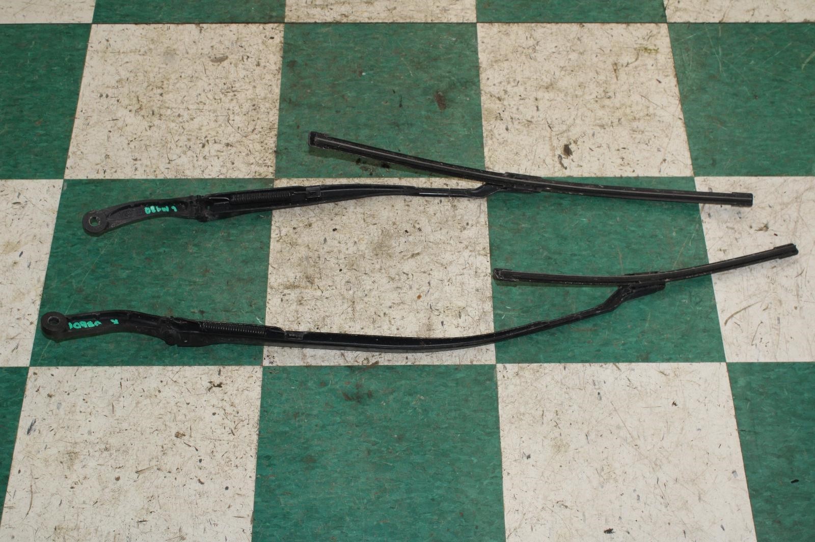 Maserati Ghibli 2014-2017 Front Left, right Wiper arms Pair
