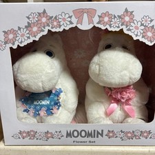 Moomin Plush Doll Set 2 White 20cm with Flower Decor  Gift Box Sekiguchi