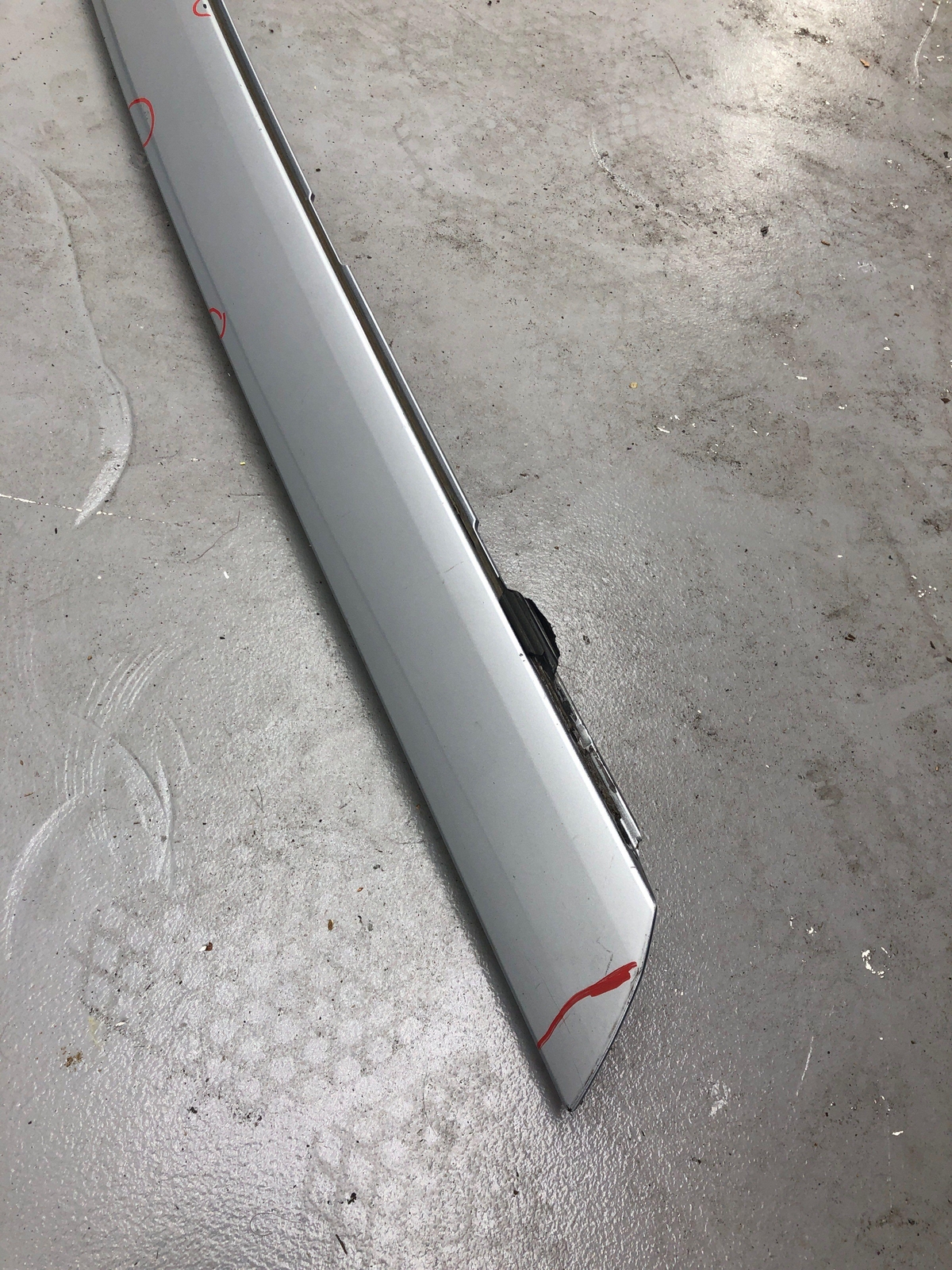 2014-2020 BMW I8 LEFT SIDE ROOF MOULDING TRIM ICONIC SILVER (B72) 51447336423