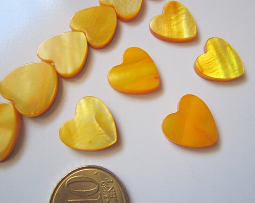 Perlas concha natural corazón 15 mm X 9 UNIDADES amarillo abalorios - Photo 2/2