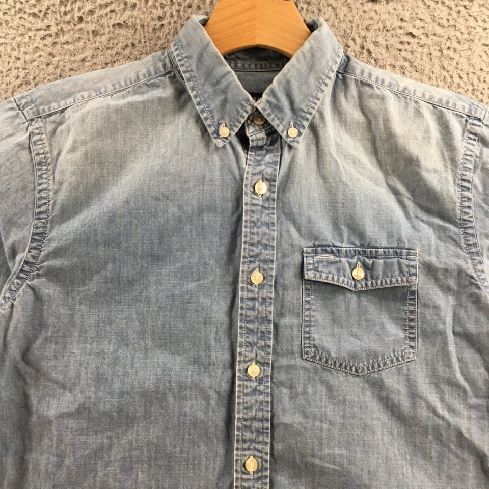 Camisa American Eagle Outfitters Para Hombres M Azul Calce Atlético Cambray Denim Botón Foto 2 de 4