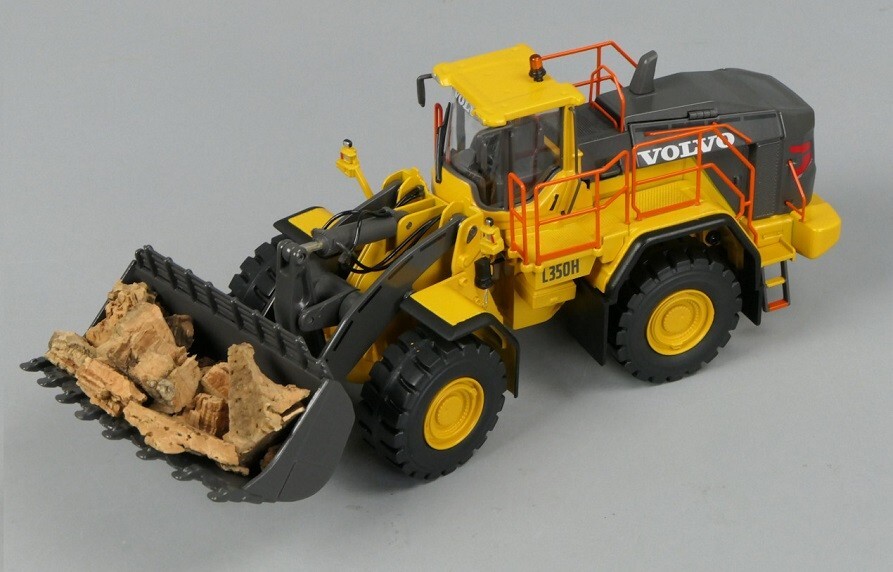 モーターアート　VOLVO　DD-24　ロードローラー　スケール 1/50 Miniature Construction World - Volvo DD24 Tandem Drum Roller