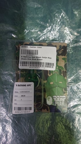 A Bathing Ape Shark Seijin Keychain - Picture 2 of 7